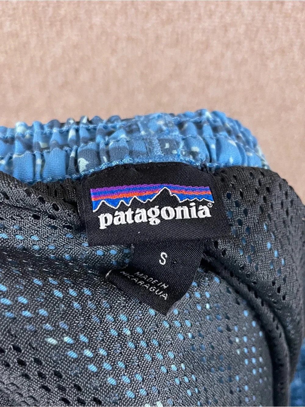 Patagonia Swim Trunks Shorts Men’s Small Blue Fish Baggies Print Mesh Lined 175